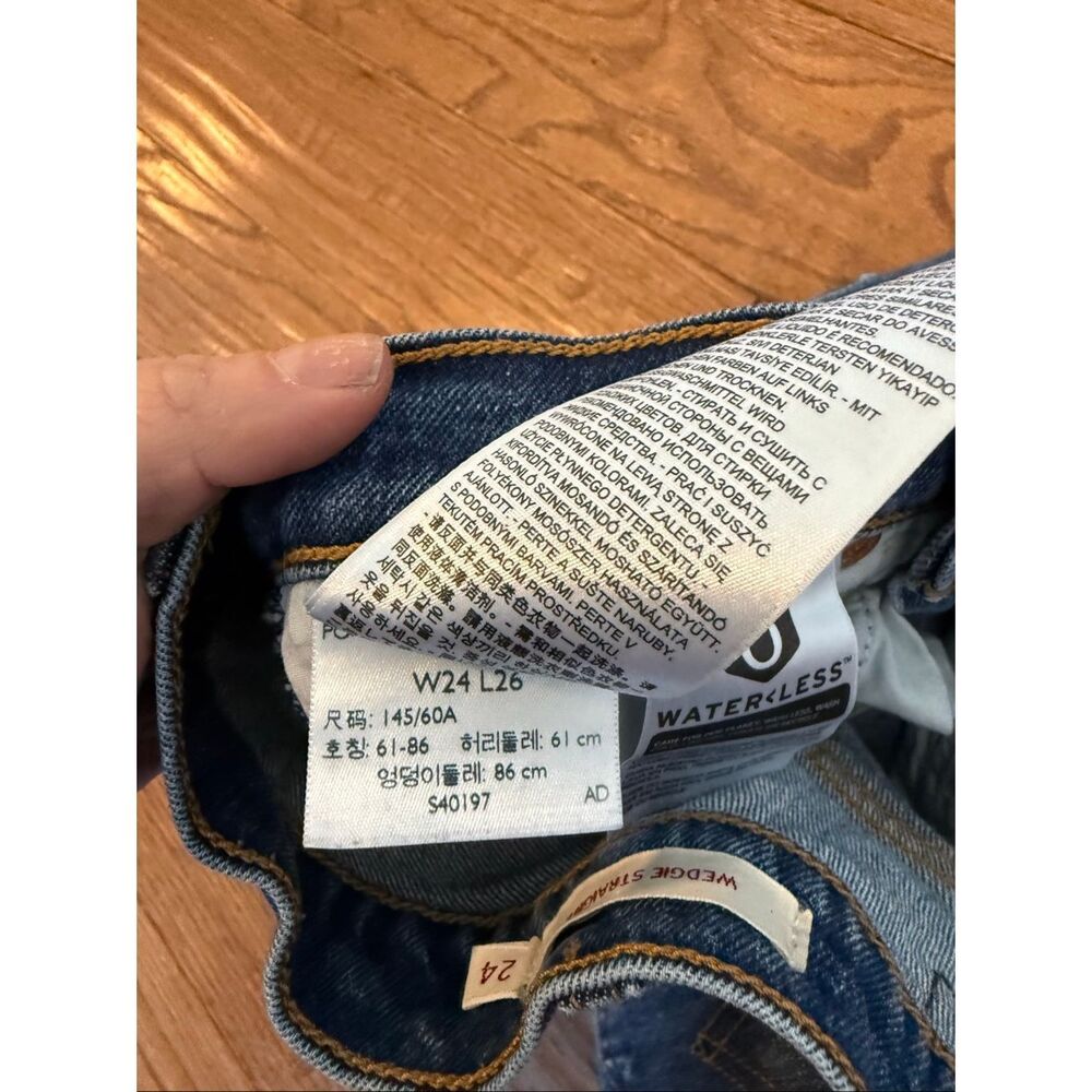 Levi’s wedgie straight high rise button fly raw hem jean size 24 - Picture 7 of 10